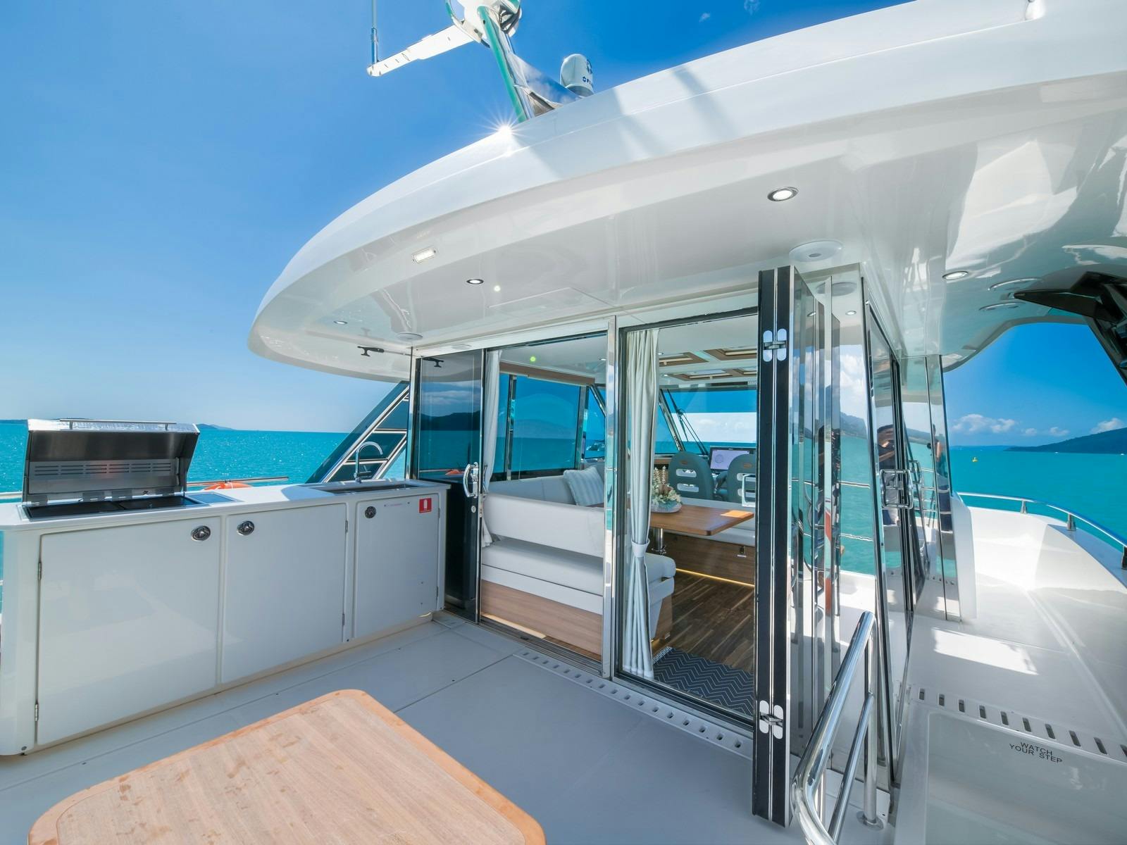 Aquila 54 - Flybridge wet bar and BBQ