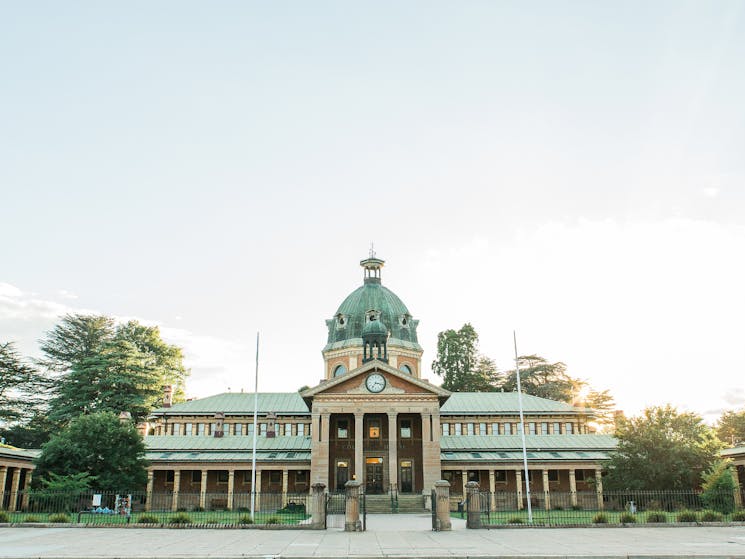 Bathurst Courthouse, in the morning.