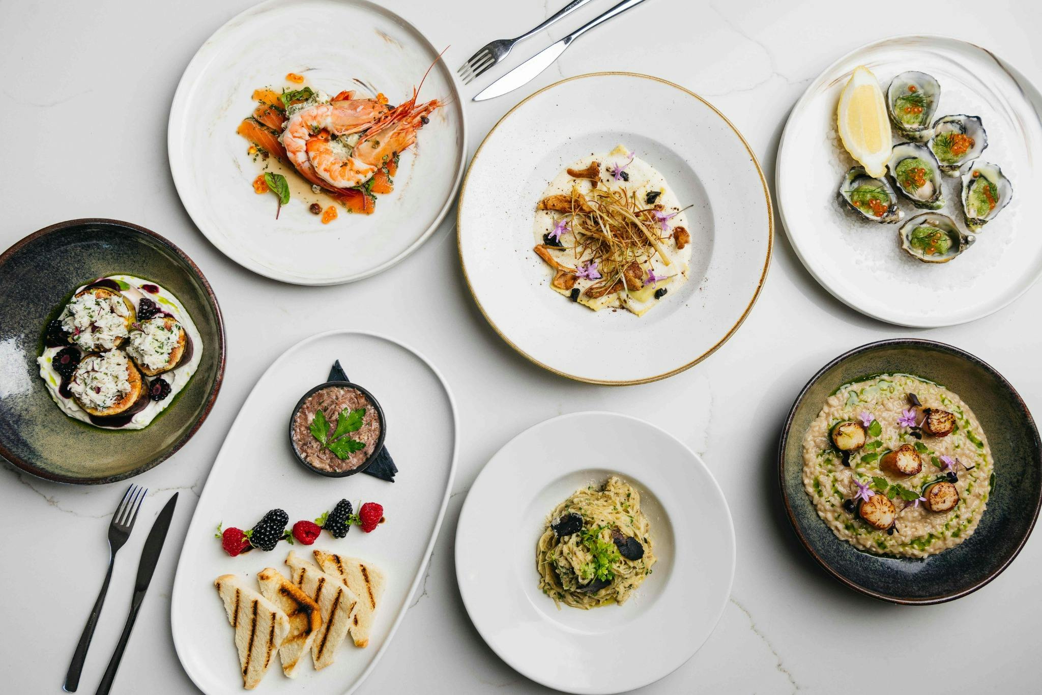 비스트로 맨리 음식 스프레드