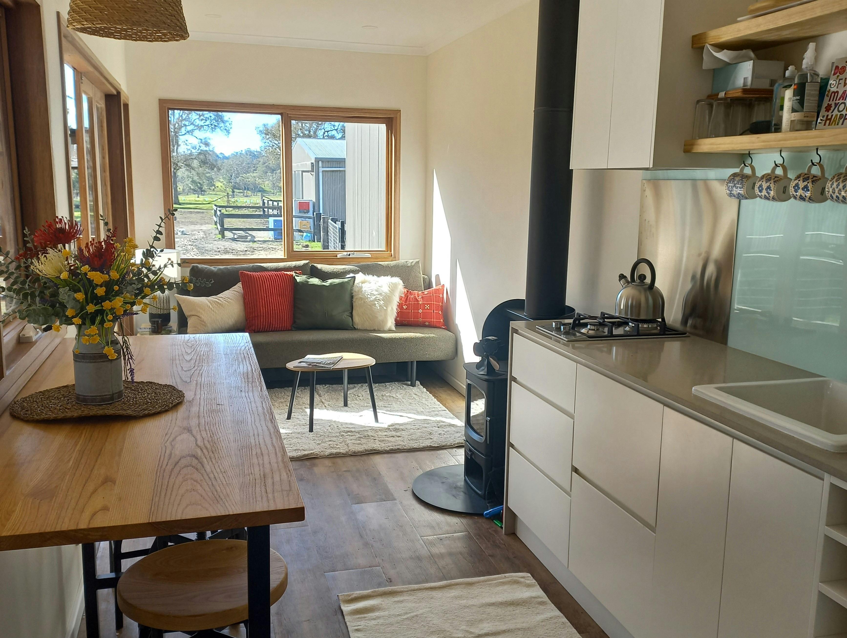 Living area, kitchen & breakfast bar in Gang Gang Hideaway