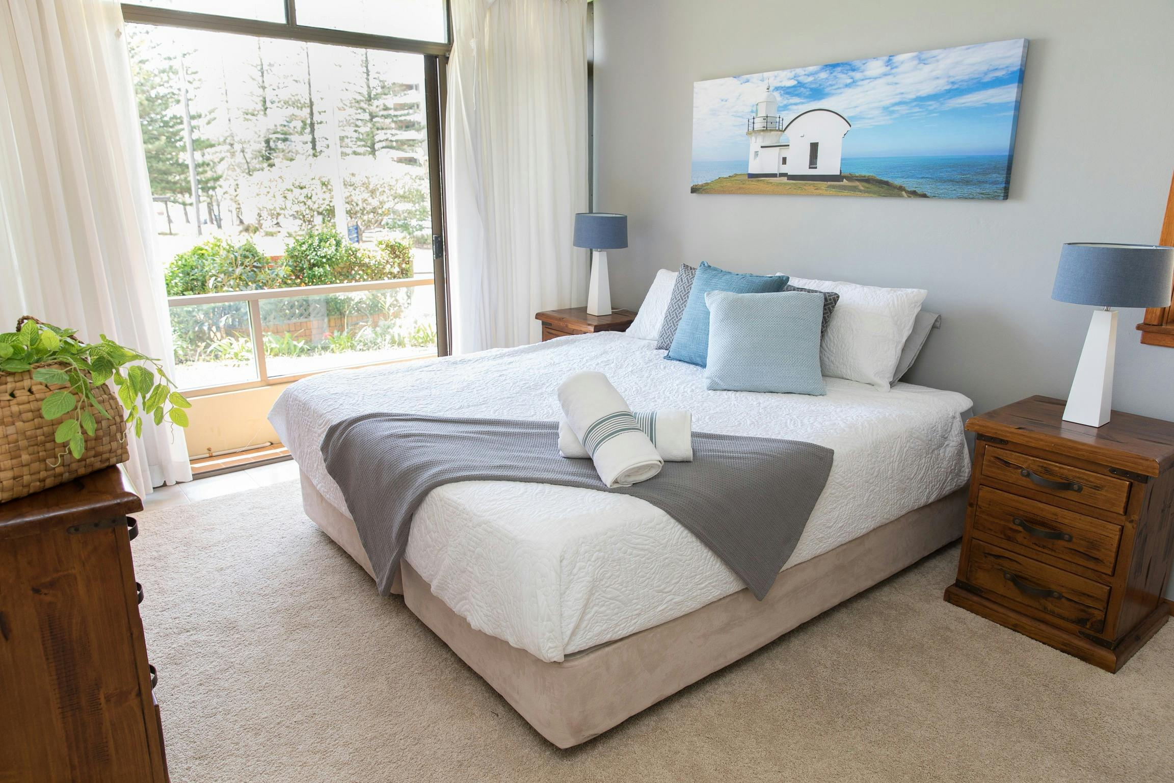 타라나키 비치 하우스 | 맞은편 마을 해변 - 실내 욕실이 있는 마스터 침실