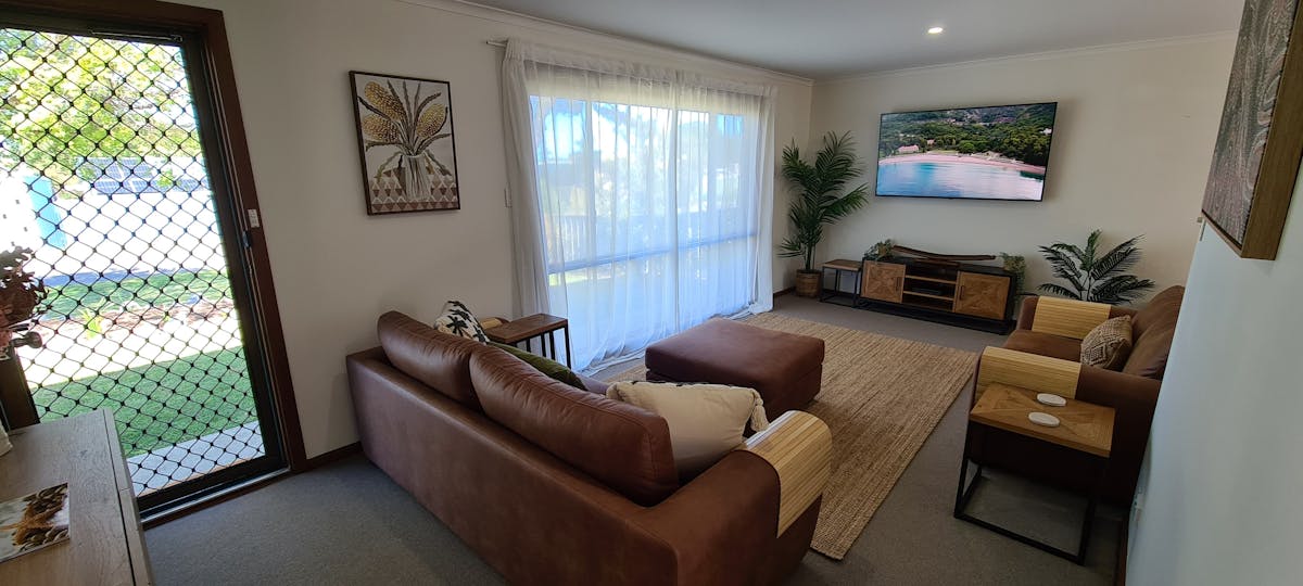 Pet Friendly Home Normanville - Lounge