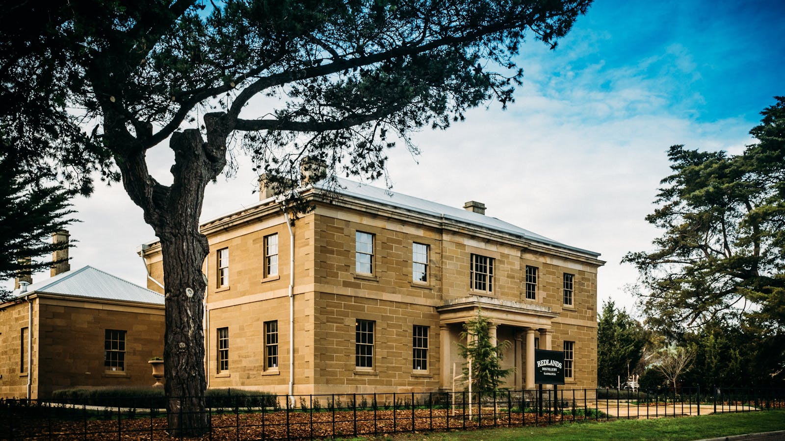 Redlands Distillery cellar door - Dysart House