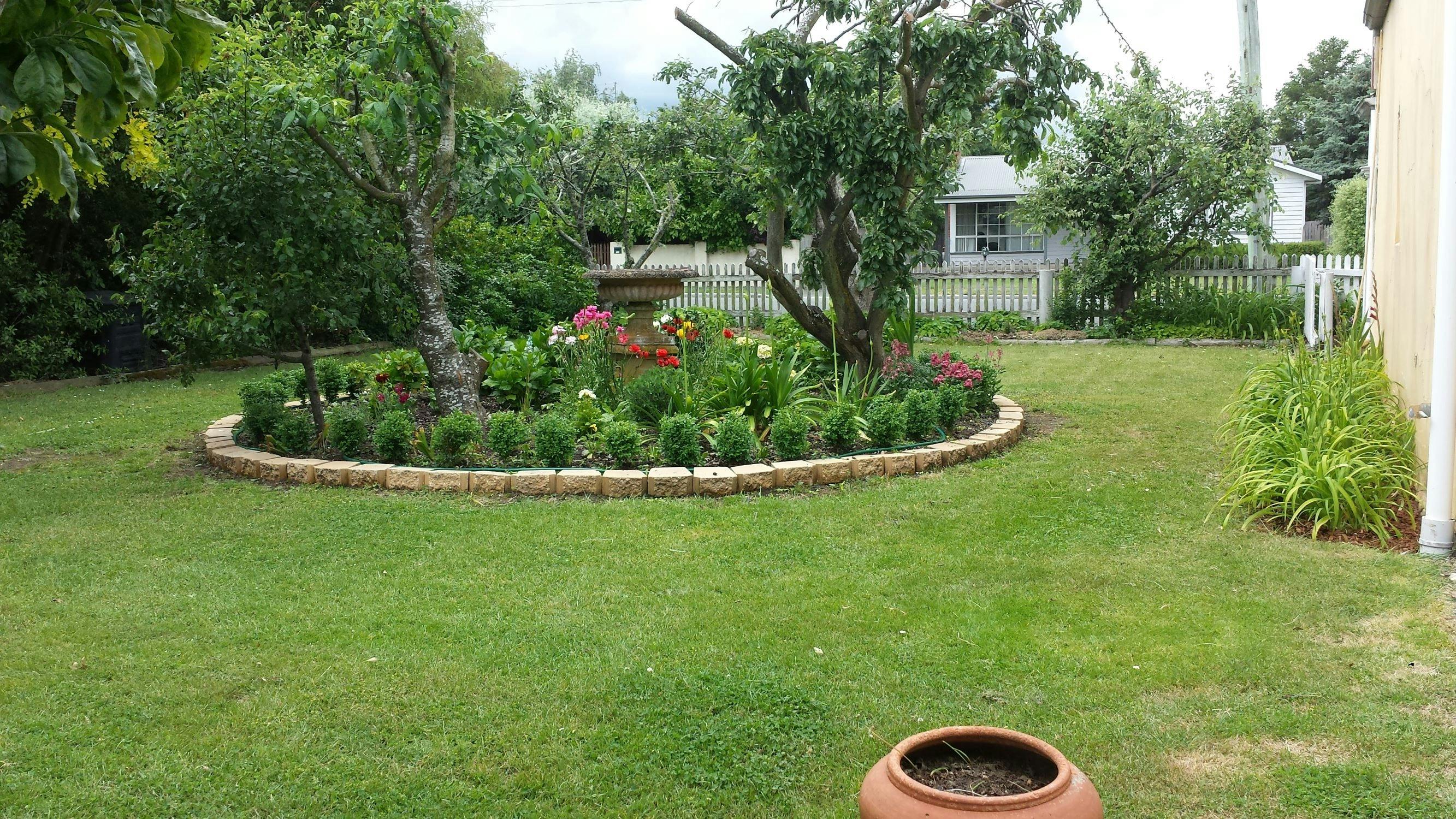 Backyard of a cosy Georgian cottage