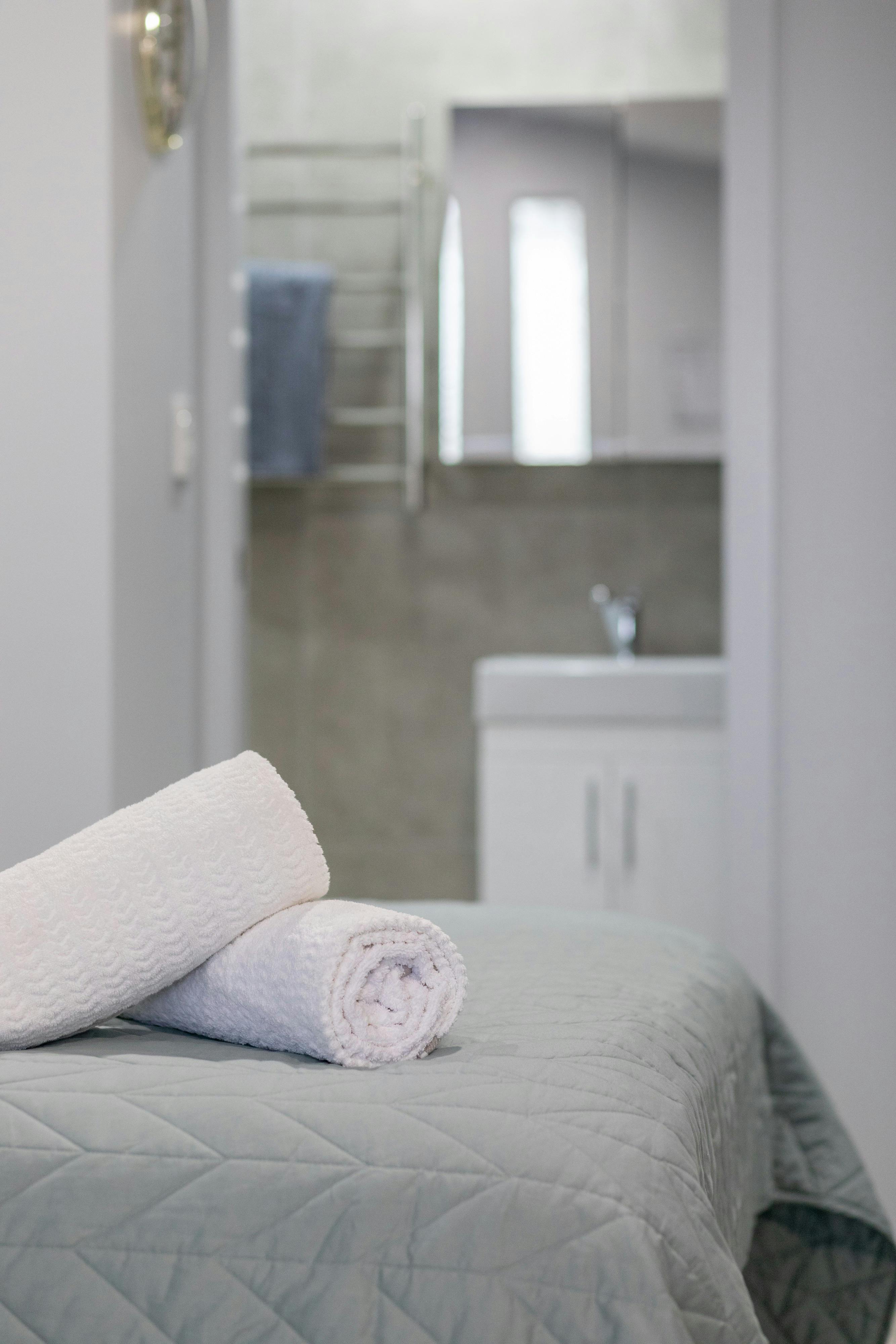 Dame Burrow luxury Tempur queen size bed