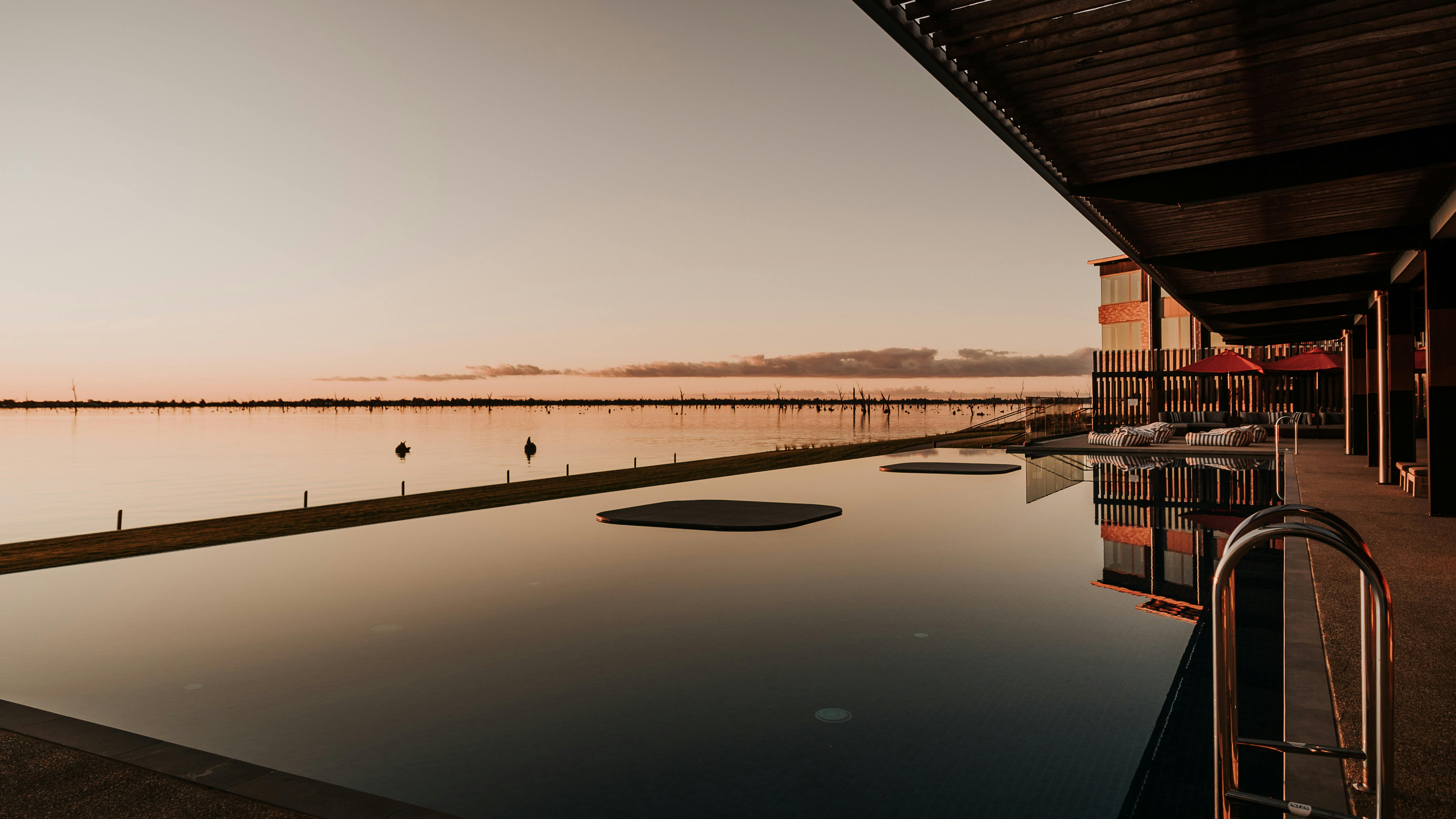Infinity Pool & Bar