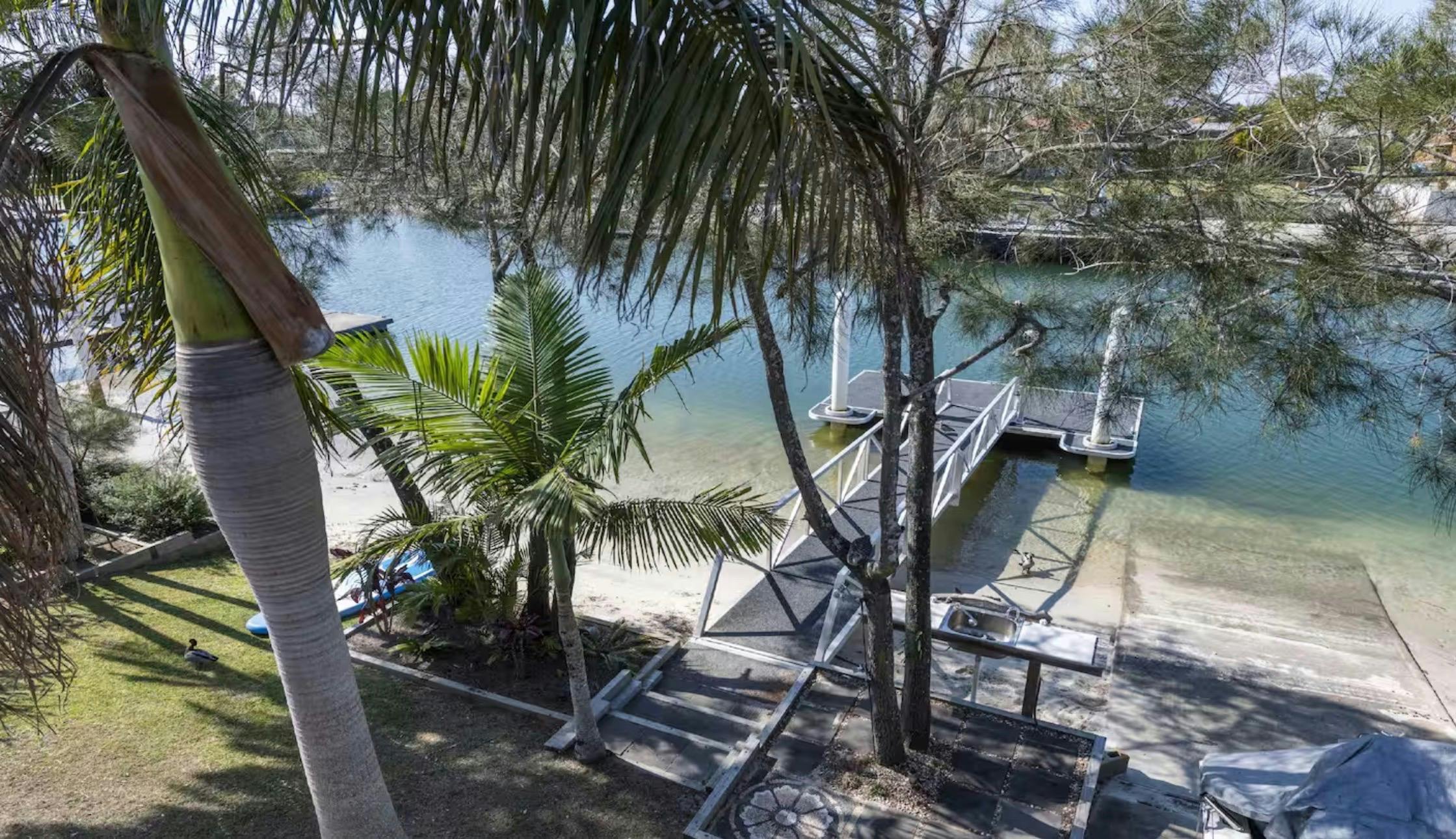Pontoon and jetty at Copacabana house Yamba