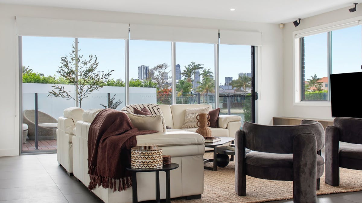 Five Bedroom home in Broadbeach - Lounge