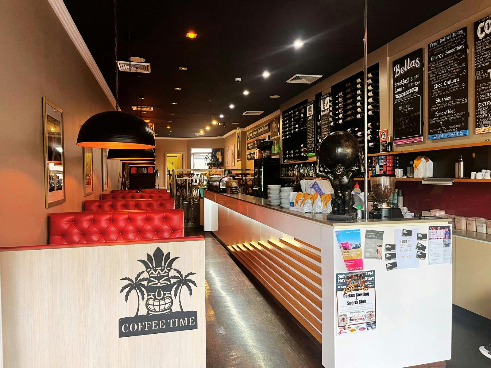 Bellas cafe Parkes indoor dining booths