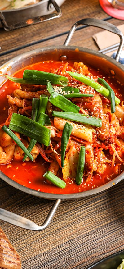 Spicy chicken feet stew
