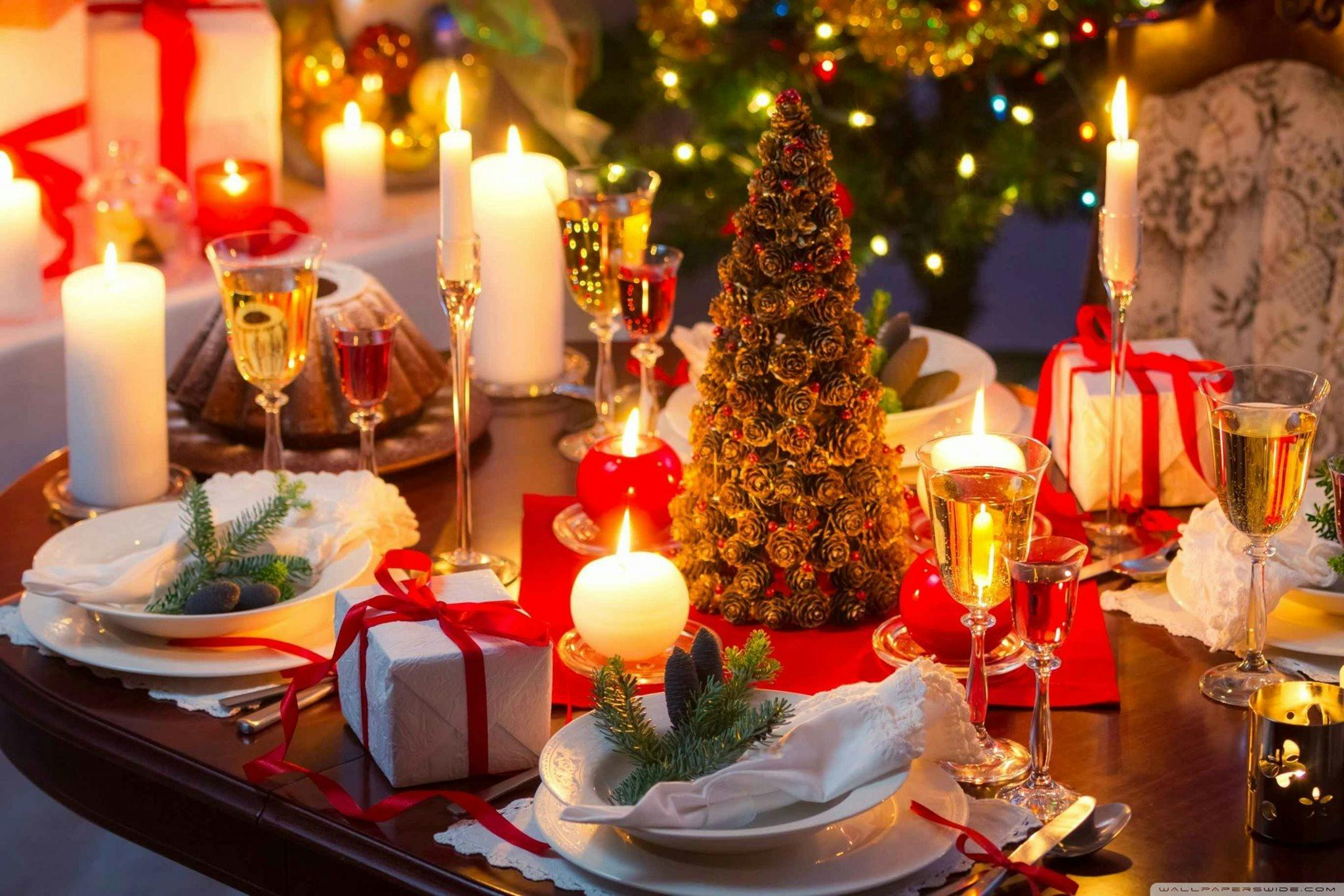 christmas dinner table setting