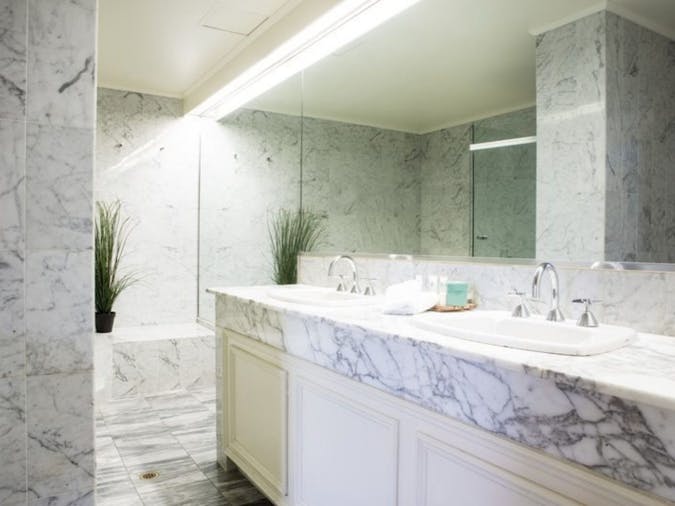 EXECUTIVE SUITE