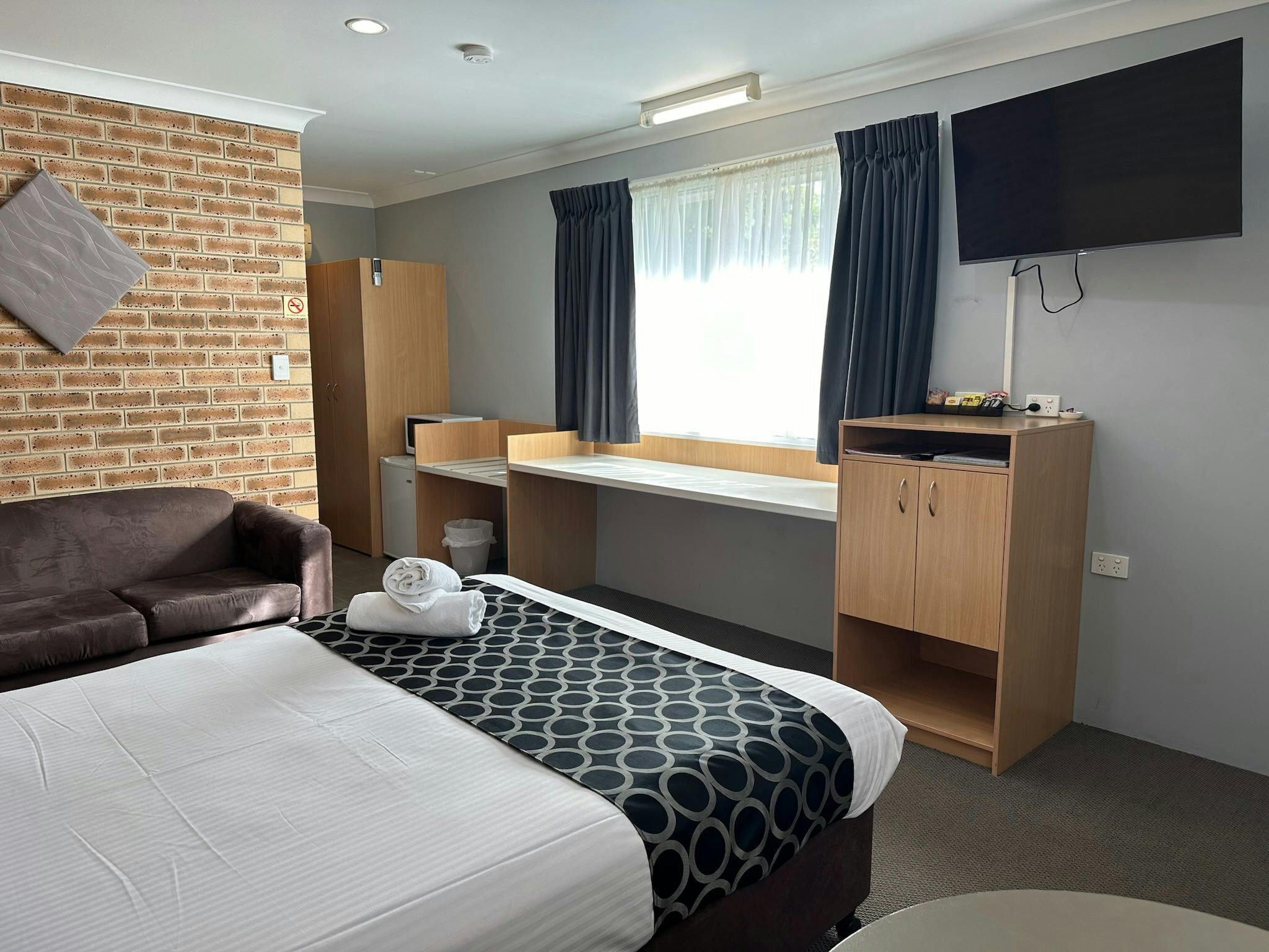 Queen room