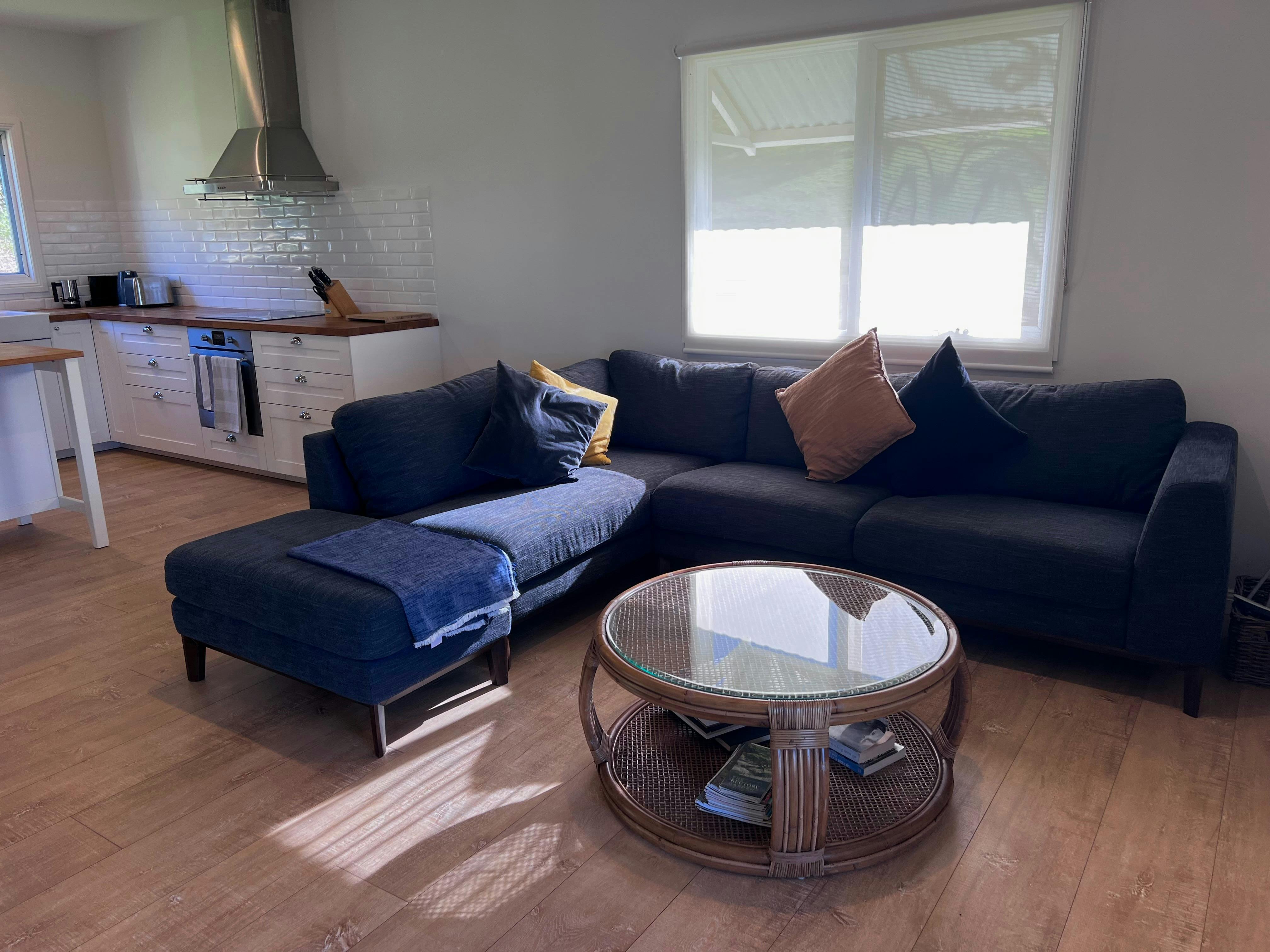 Comfy sofa, smart tv, wi fi and pot-belly wood fire place