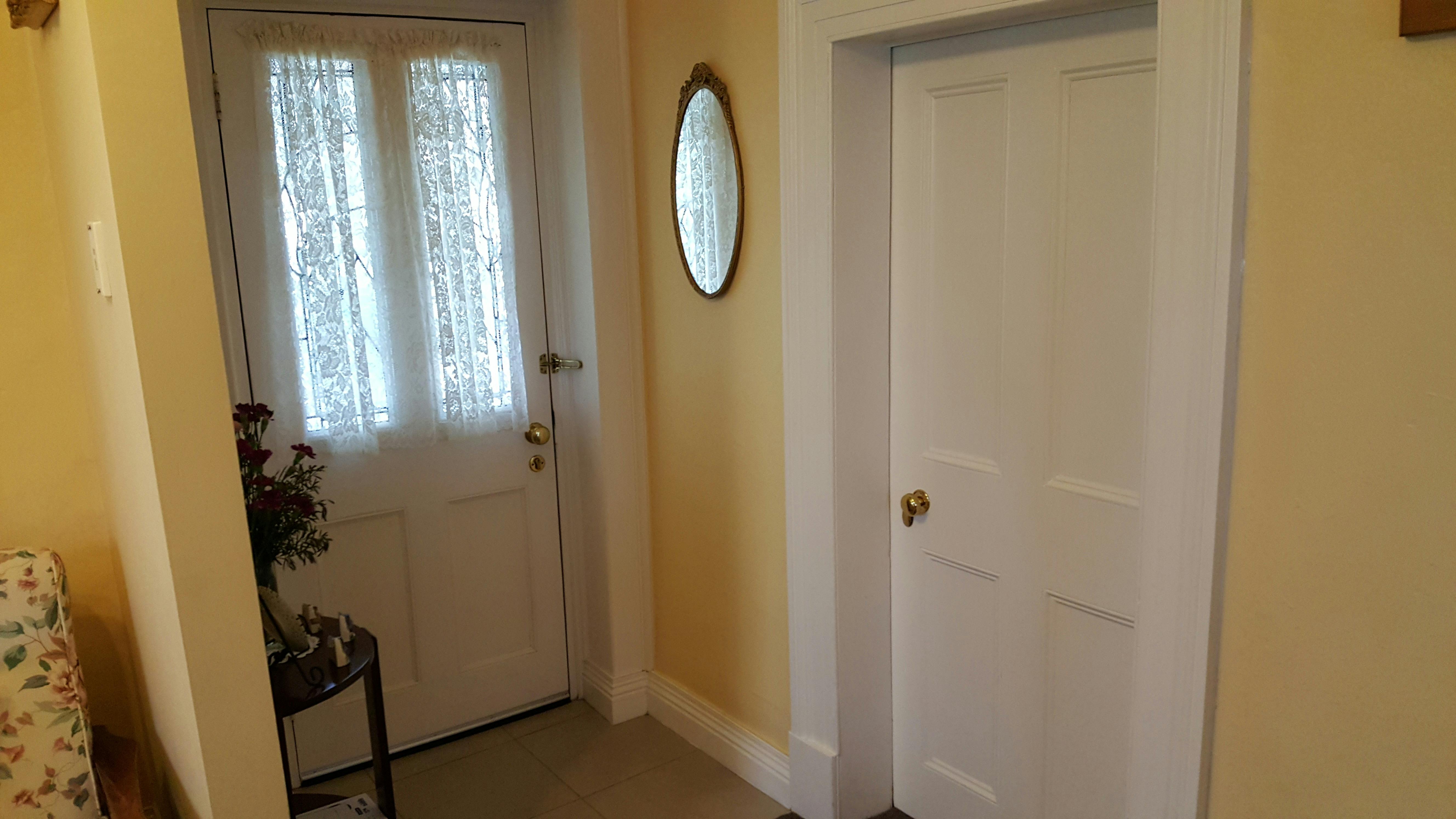 Front entry into cottage from verandah