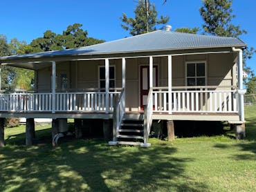 Sam Brown Cottage has both front and back verandas to  allow you to  enjoy all seasons .