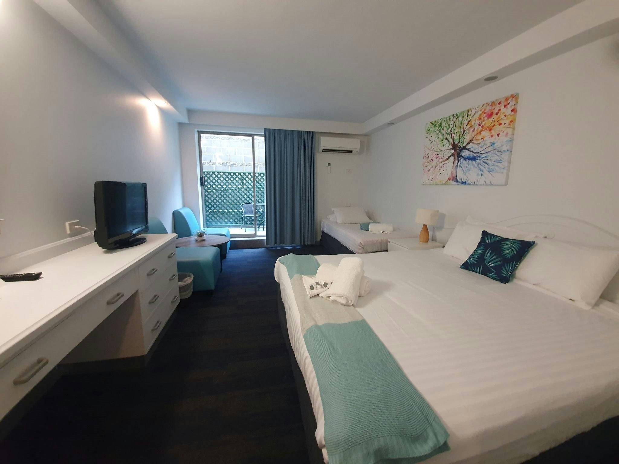 Newcastle Beach Hotel NSW Holidays & Things to Do