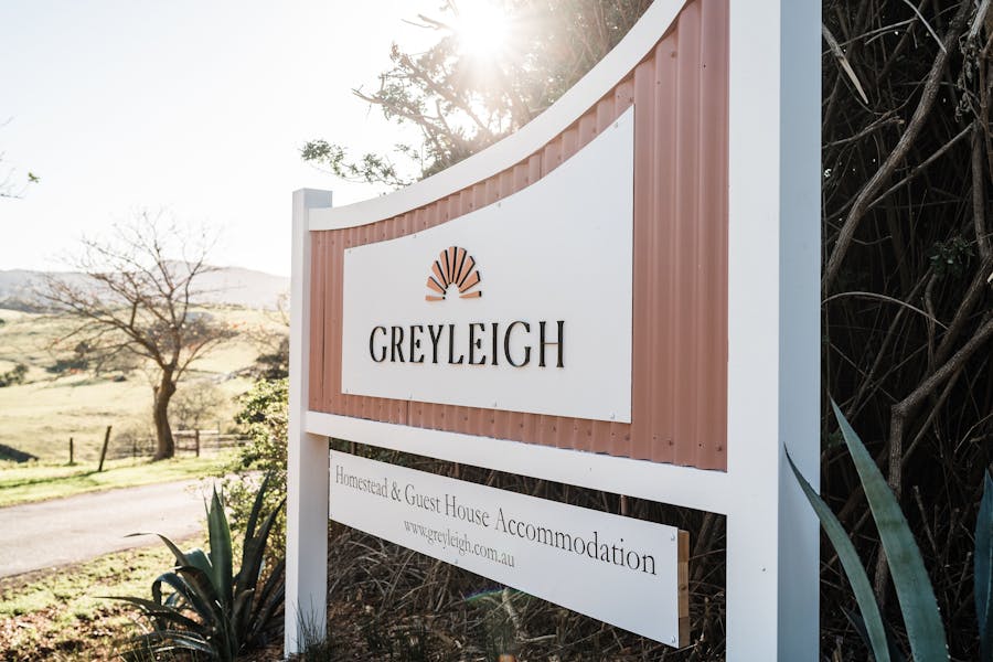 Greyleigh sign