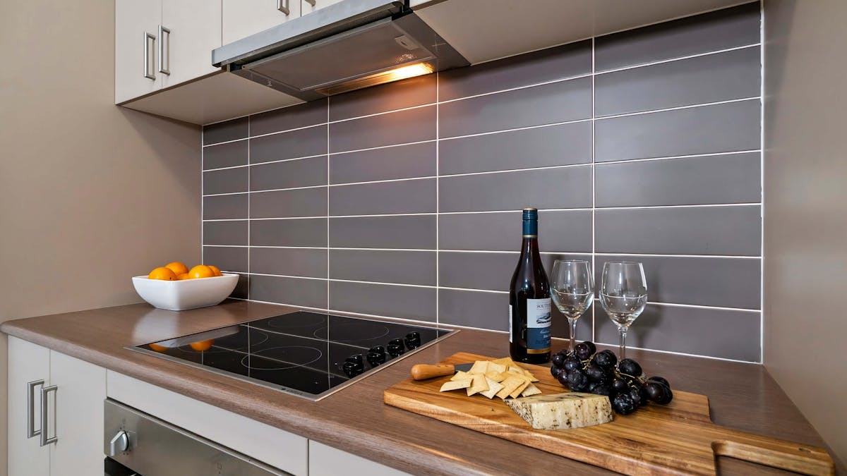 Enjoy the convenience of a fully equipped kitchen at the Emerald Inn