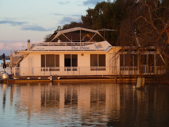The Dove Houseboat