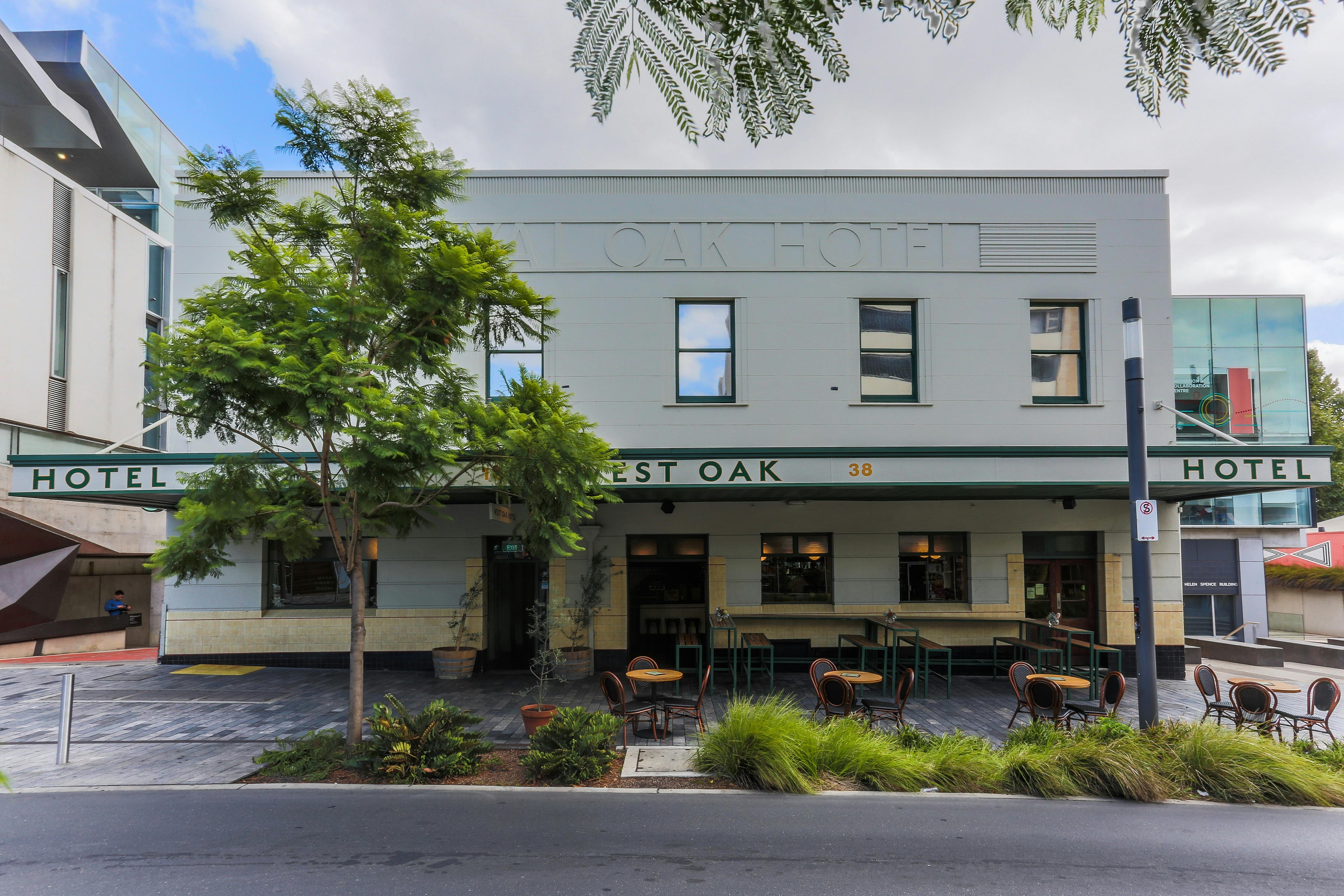 West Oak Hotel