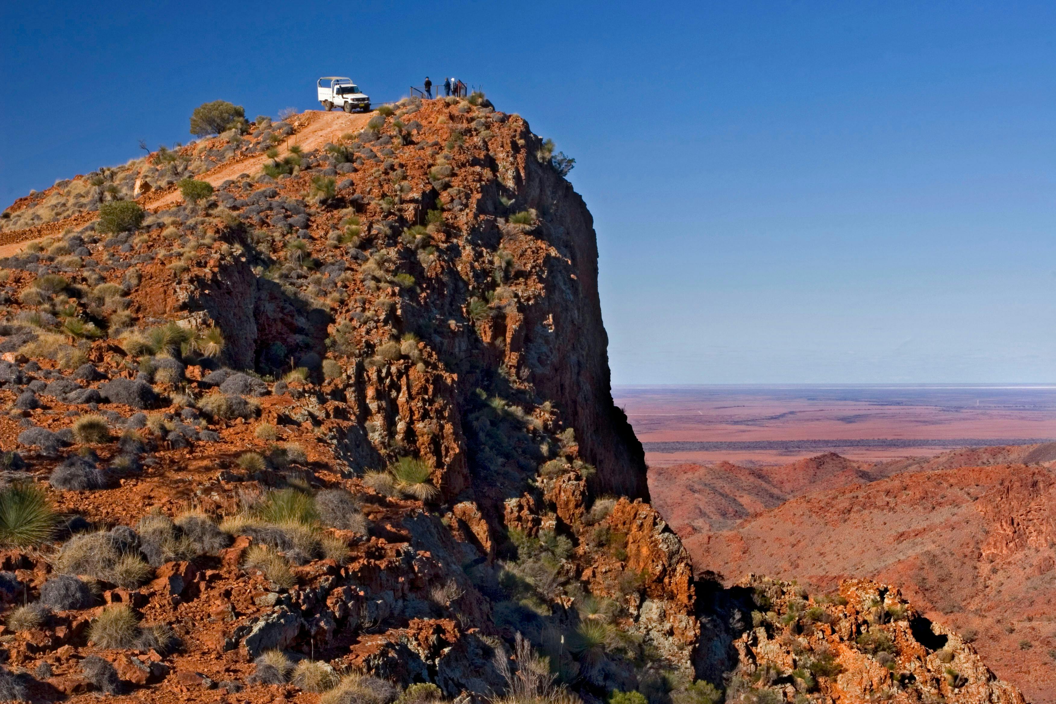 Siller's Lookout overlooking Lake Frome Plains