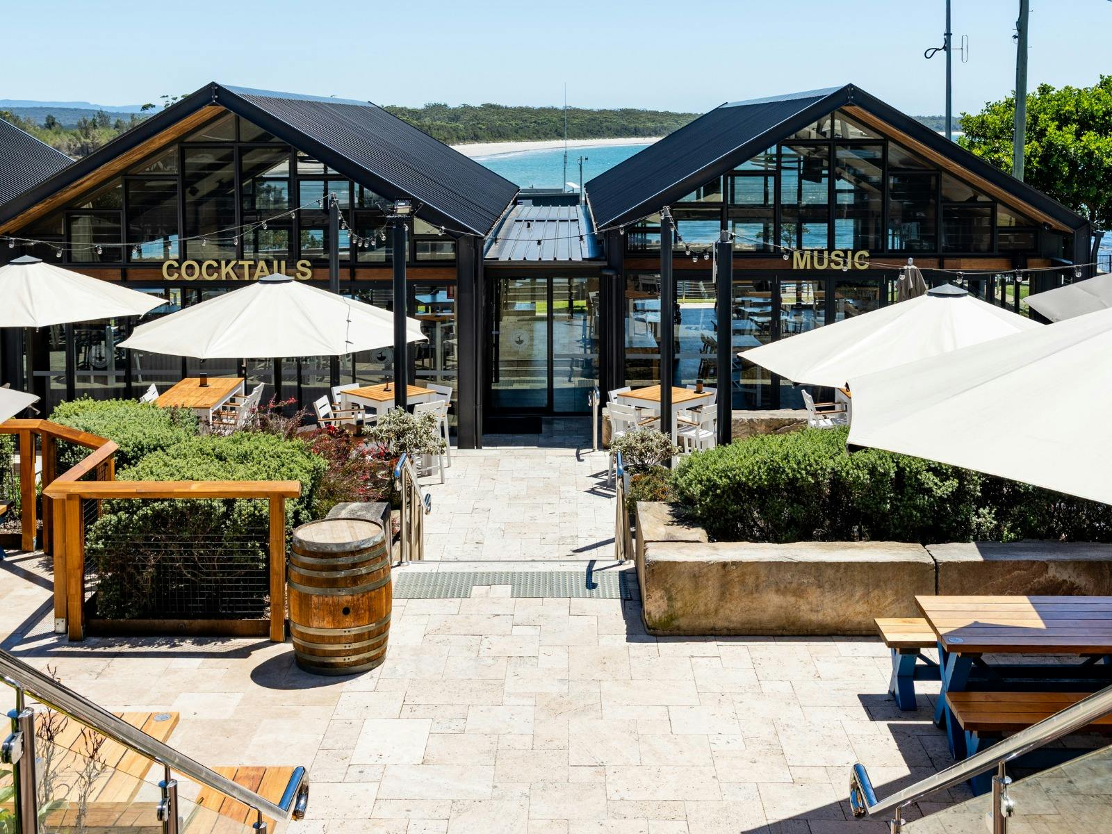 Waterfront bar at Huskisson Hotel overlooking Jervis Bay