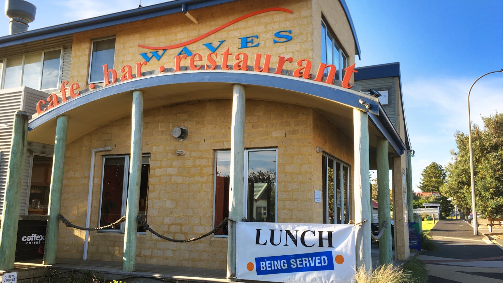 Waves Cafe, Bar and Restaurant