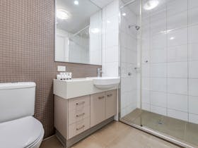 Three bedroom apartment - Ensuite bathroom with shower