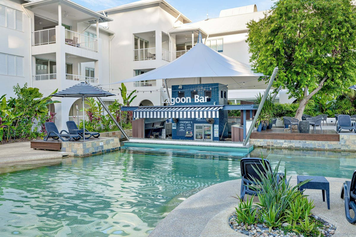 Mantra Portsea - Pool Bar