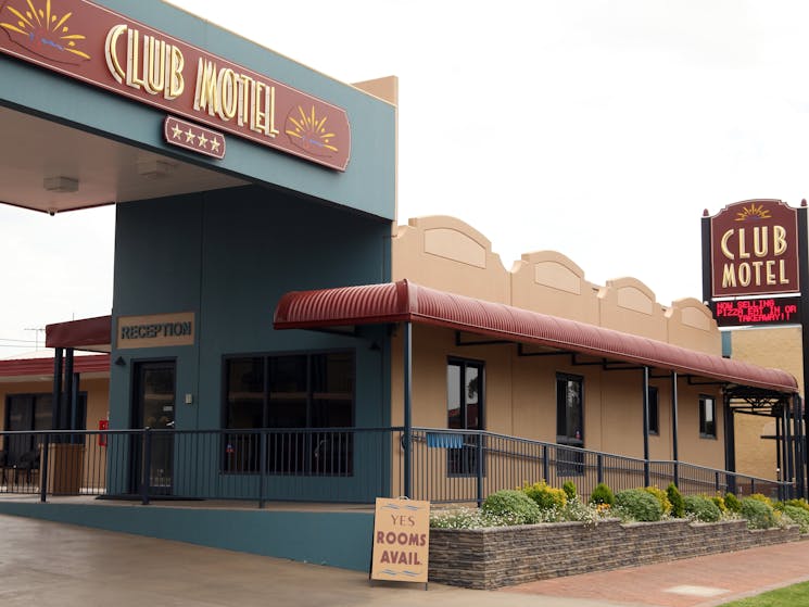 Front of the Club Motel showing driveway and reception