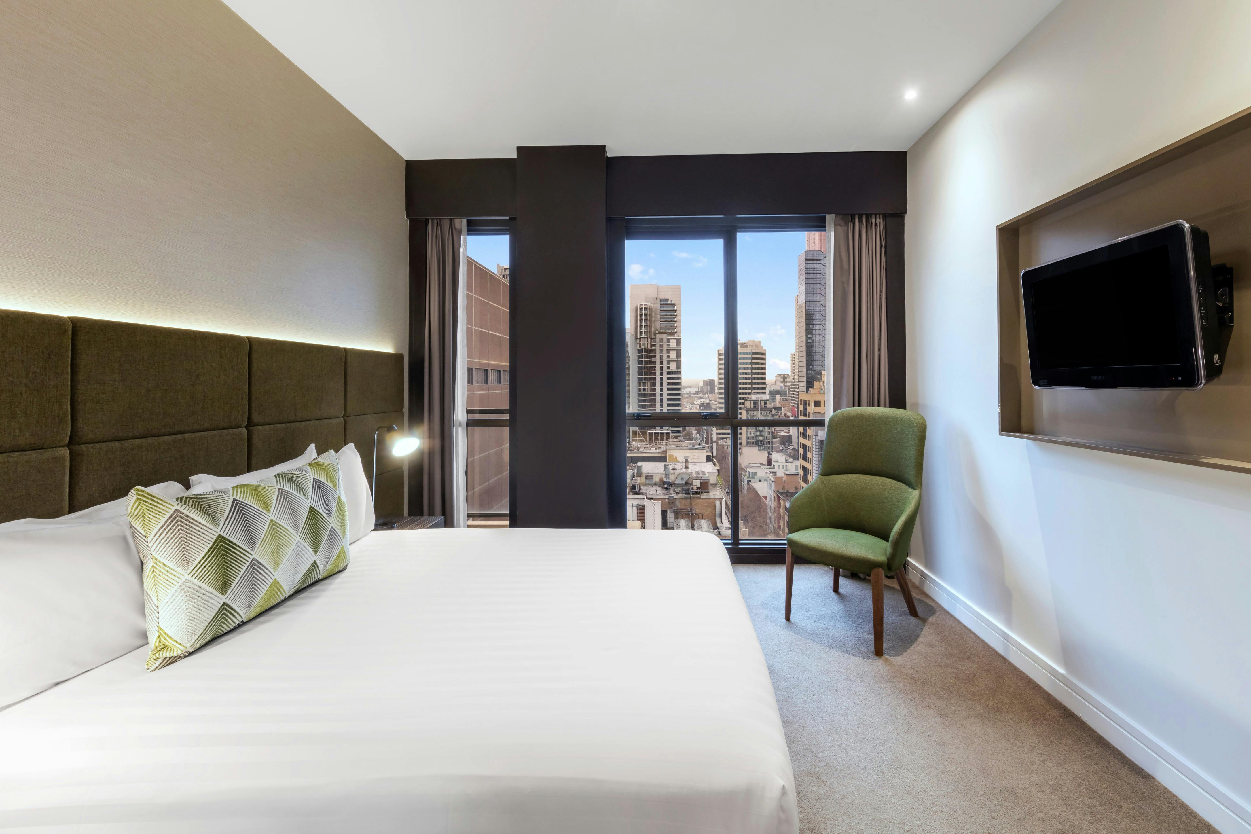 Studio Room - Queen Bed