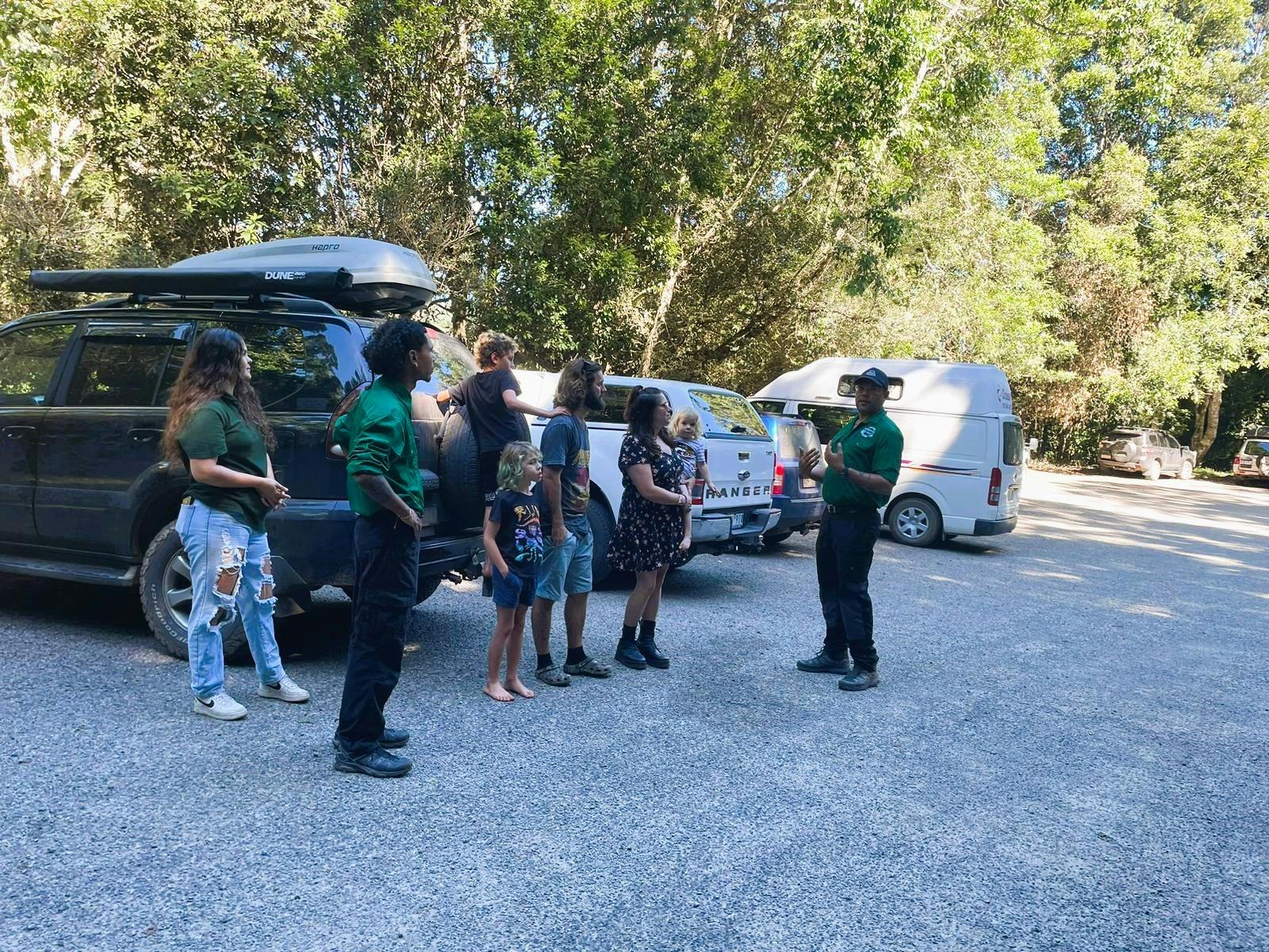 Guide provides welcome and introduction in lake barrine carpark
