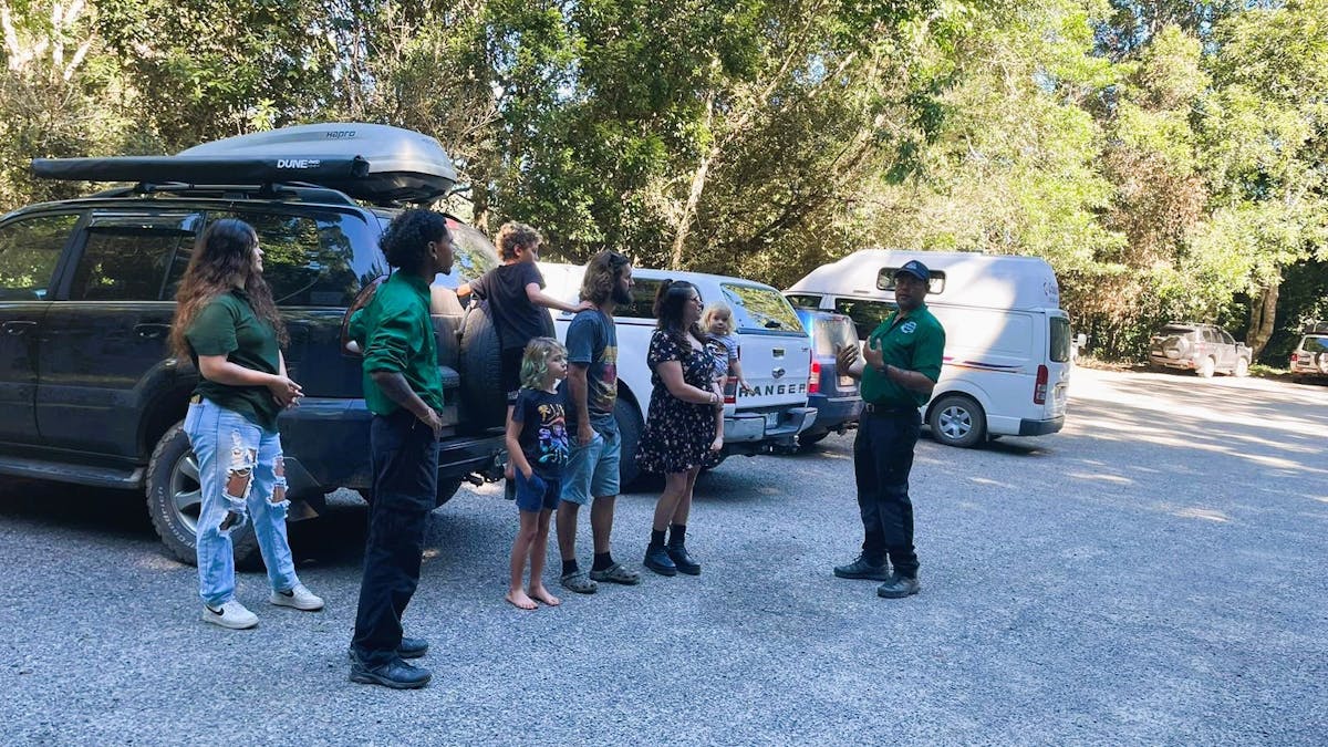 Guide provides welcome and introduction in lake barrine carpark