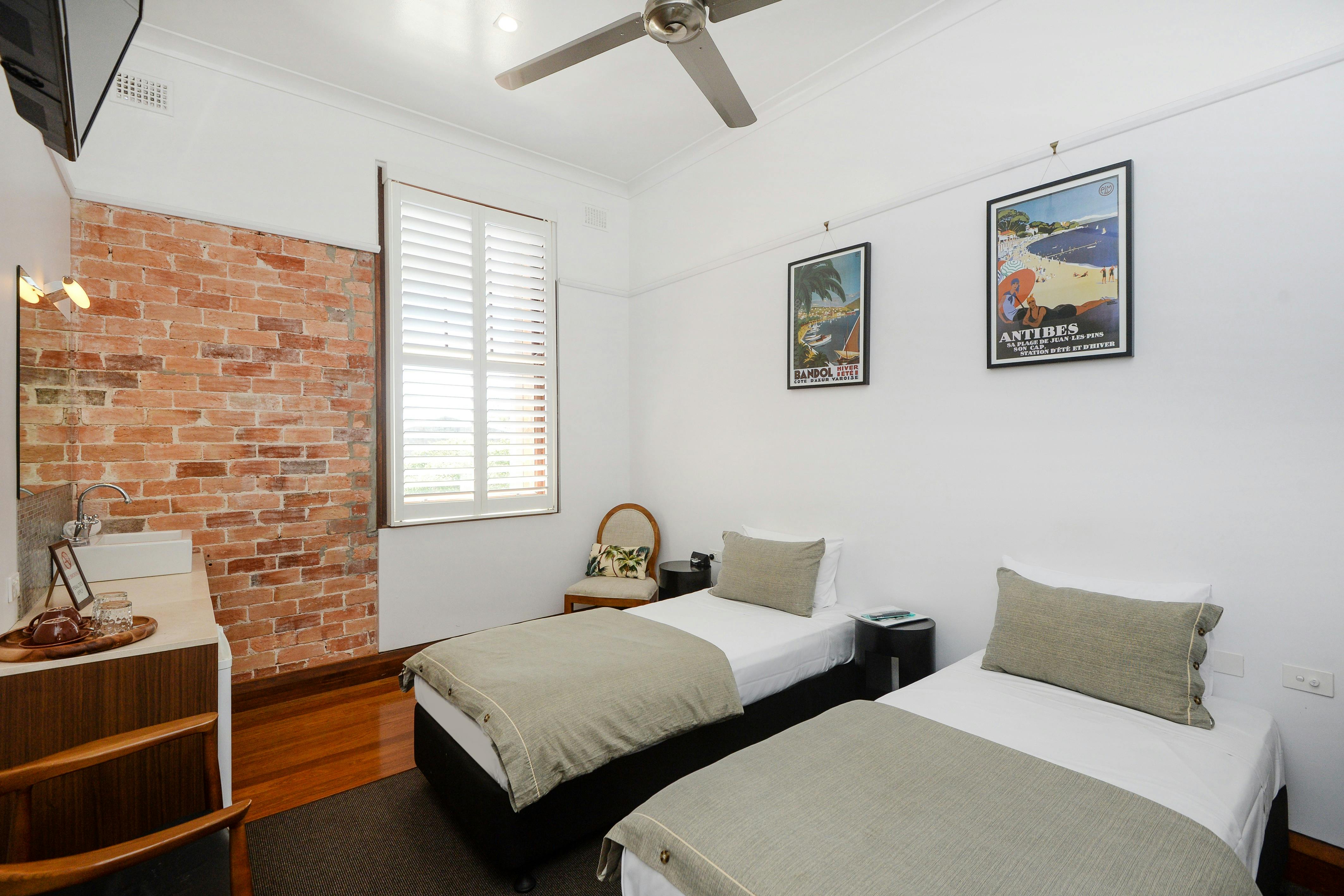 Pier Hotel Coffs Harbour - Twin Room, Shared Bathroom