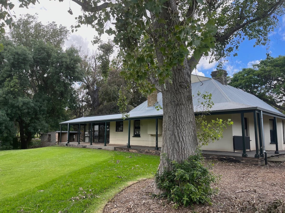 Waverley Park Homestead next to the golf course