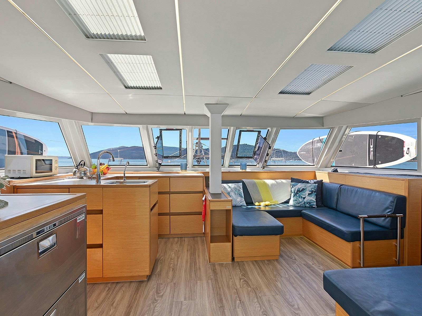 Nautitech Open 46 - Saloon and galley