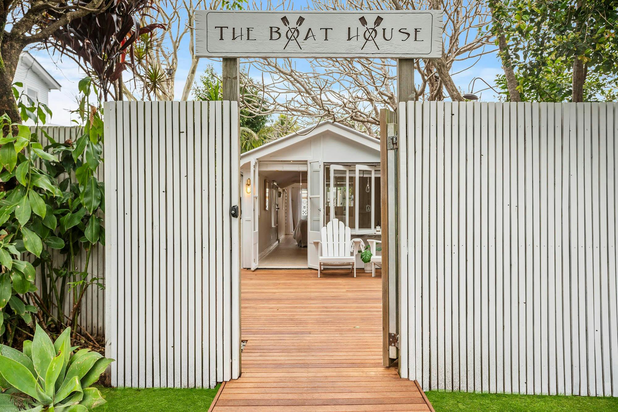 A Perfect Stay - The Boat House | NSW Holidays & Accommodation, Things ...