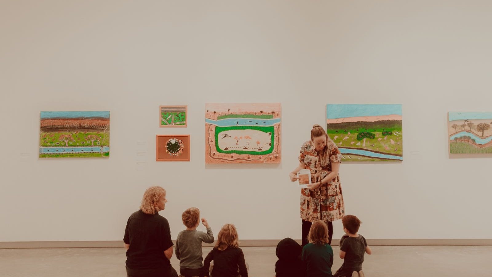 Children guided tour in art museum