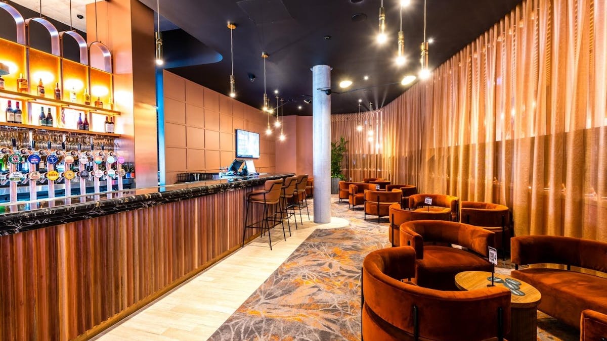 Lounge Bar - the in between bar to relax before dinner in Arrows Bistro or a quiet spot to relax