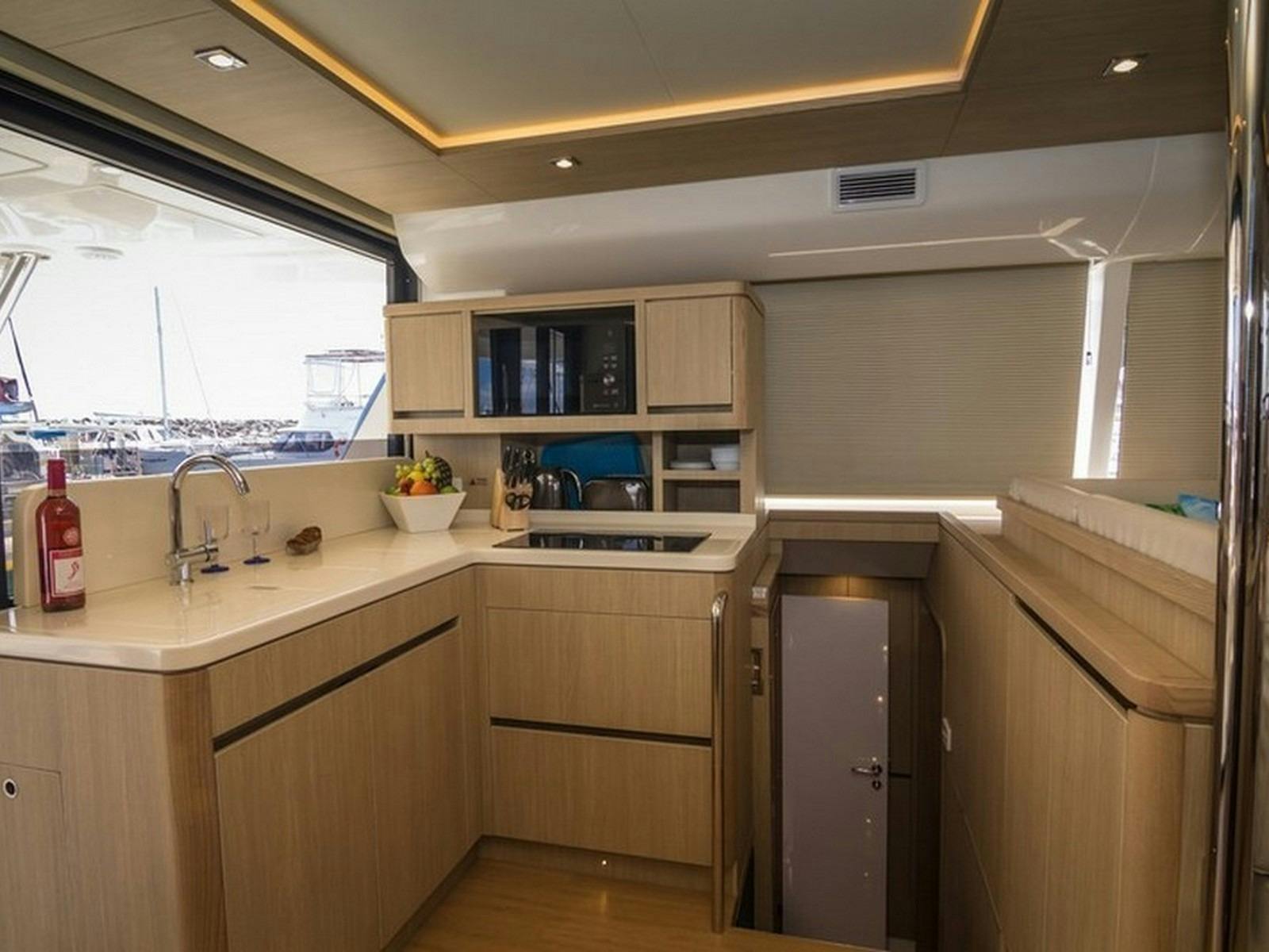 Aquila 44 - galley