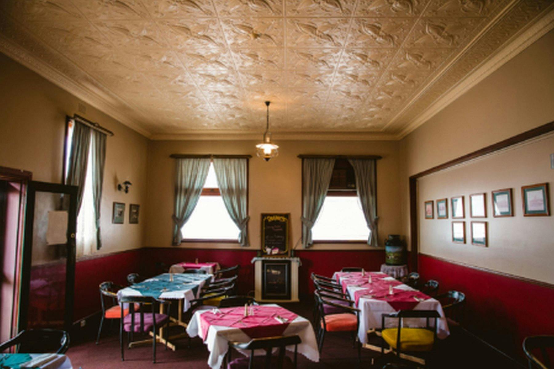Bank Hotel Dungog dining room