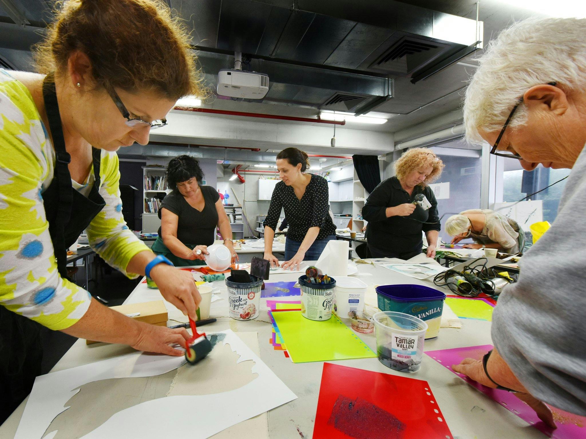 공예품 - 갤러리에서 창의력을 발휘하십시오!