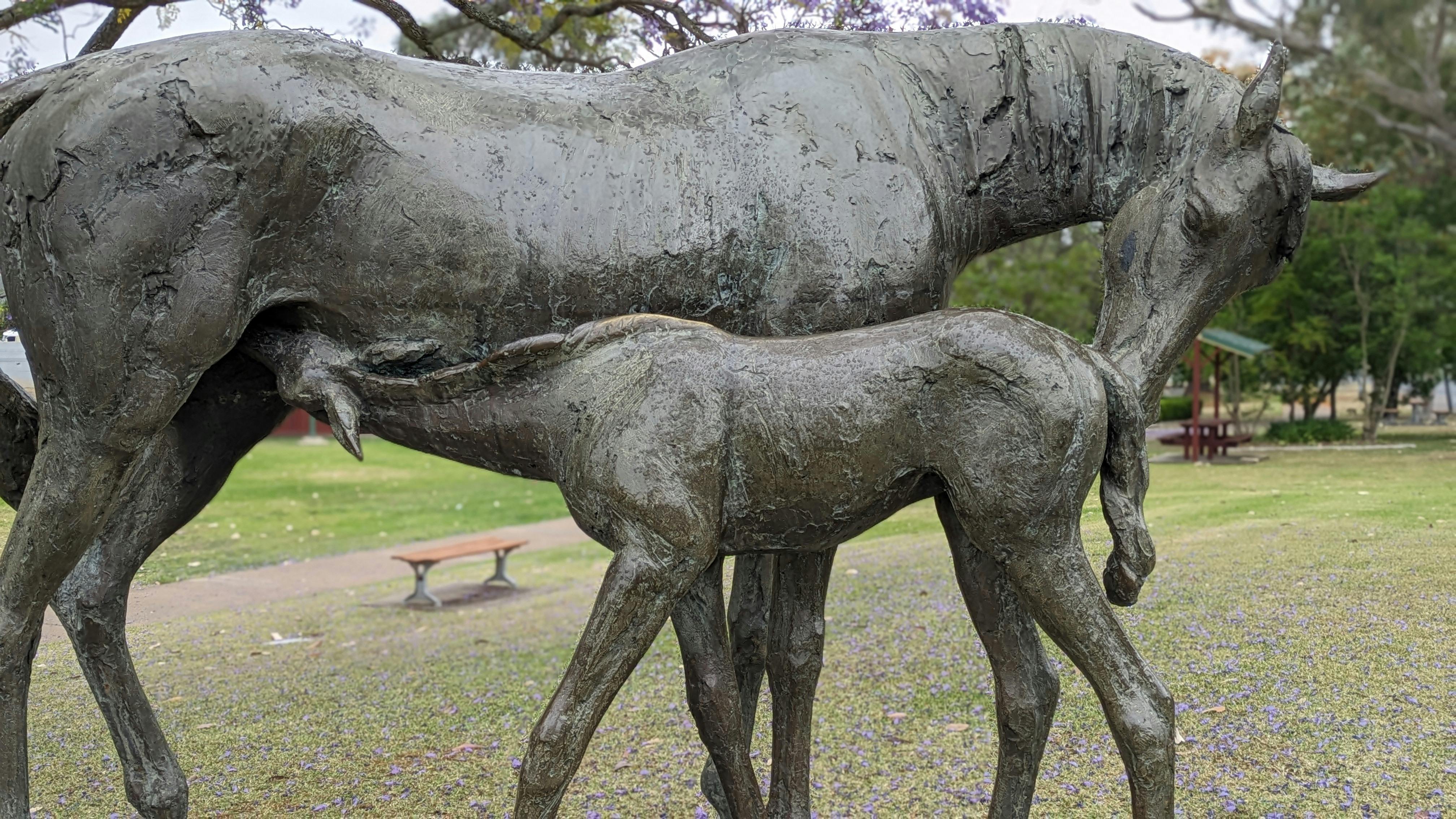 Scone Mare and Foal, Gabriel Sterk의 청동 조각품