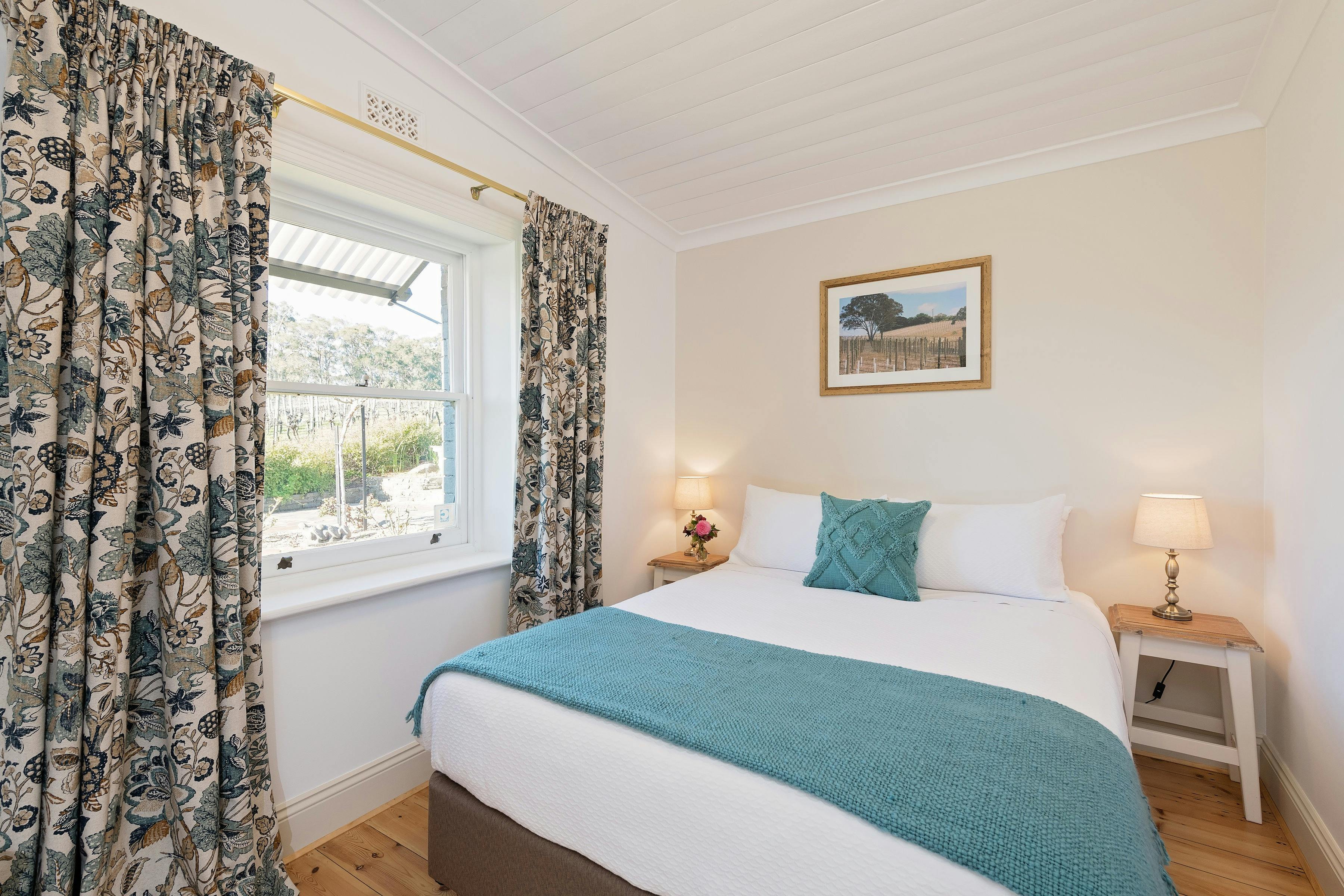 2nd bedroom Queen bed