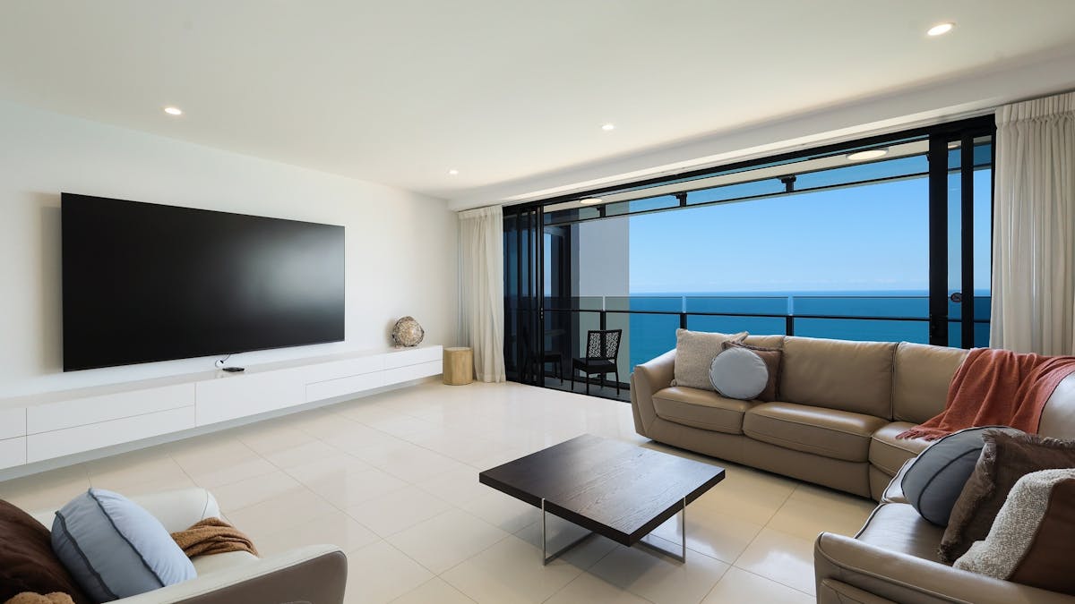 Second lounge room on the 2nd floor with ocean views - Gold Coast Holidays - Soul Peppers