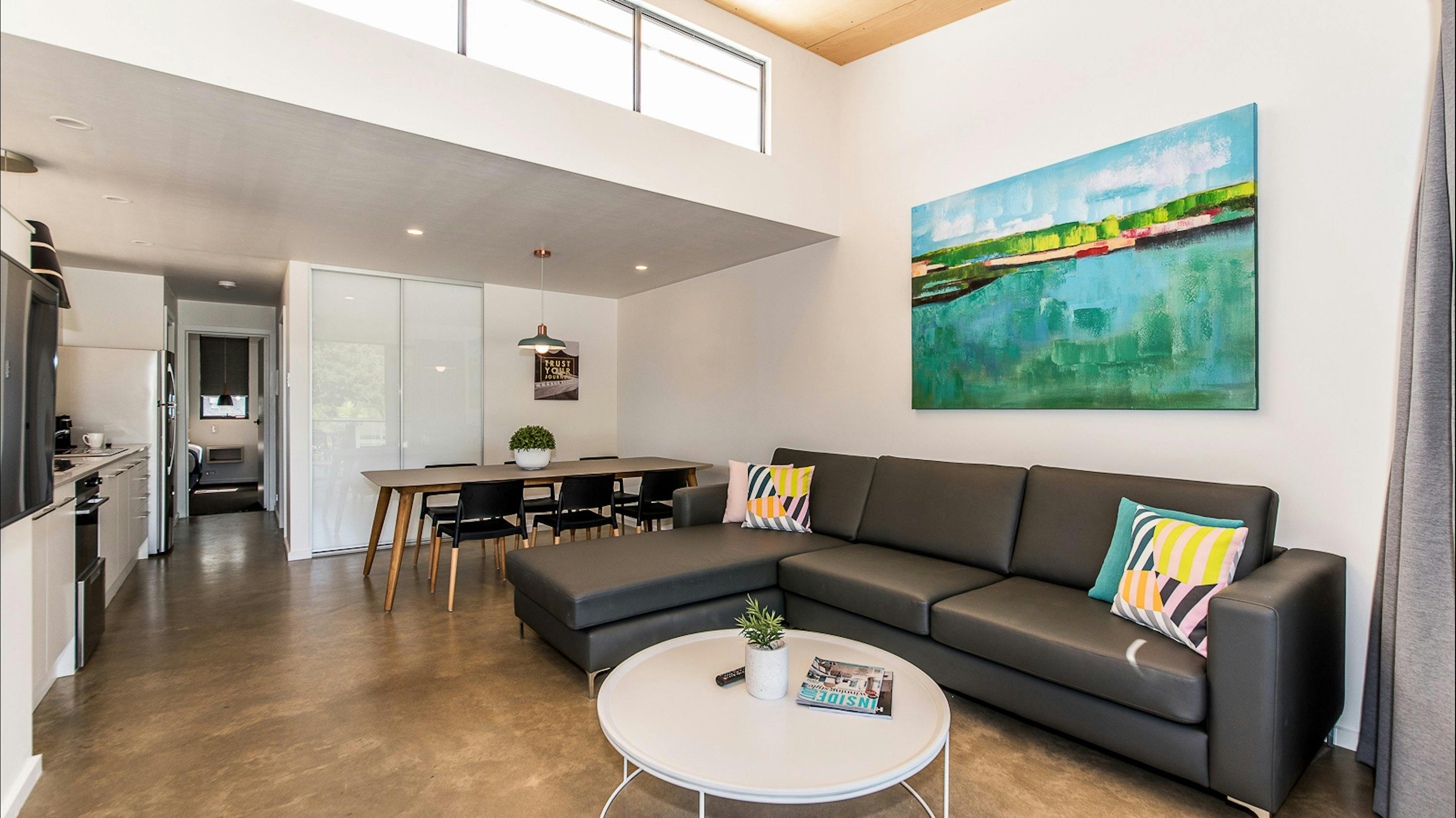 Deluxe Poolside Apartment