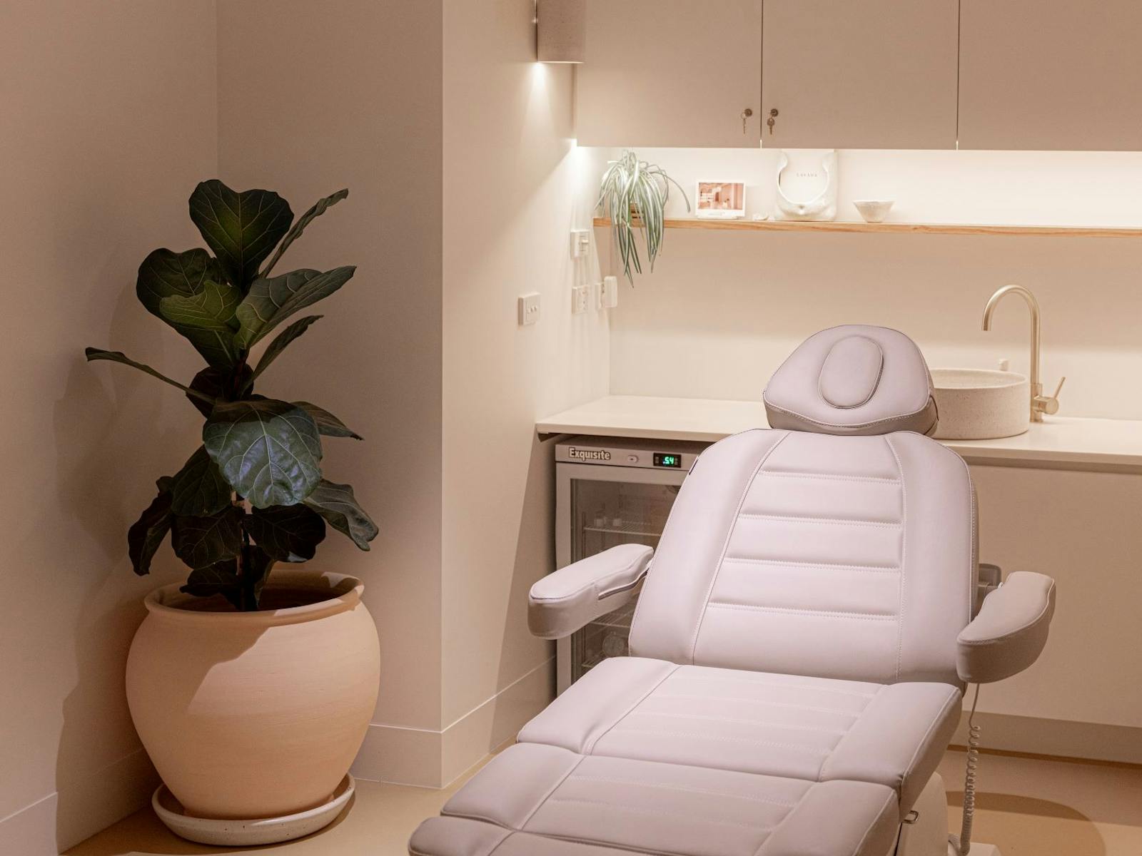 Relax with peace of mind in our medical grade comsetic rooms