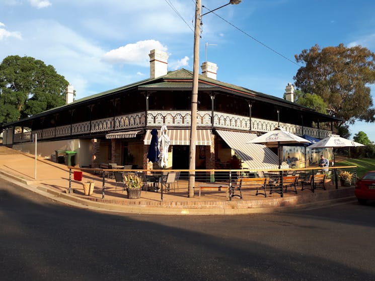 Wallendbeen Hotel