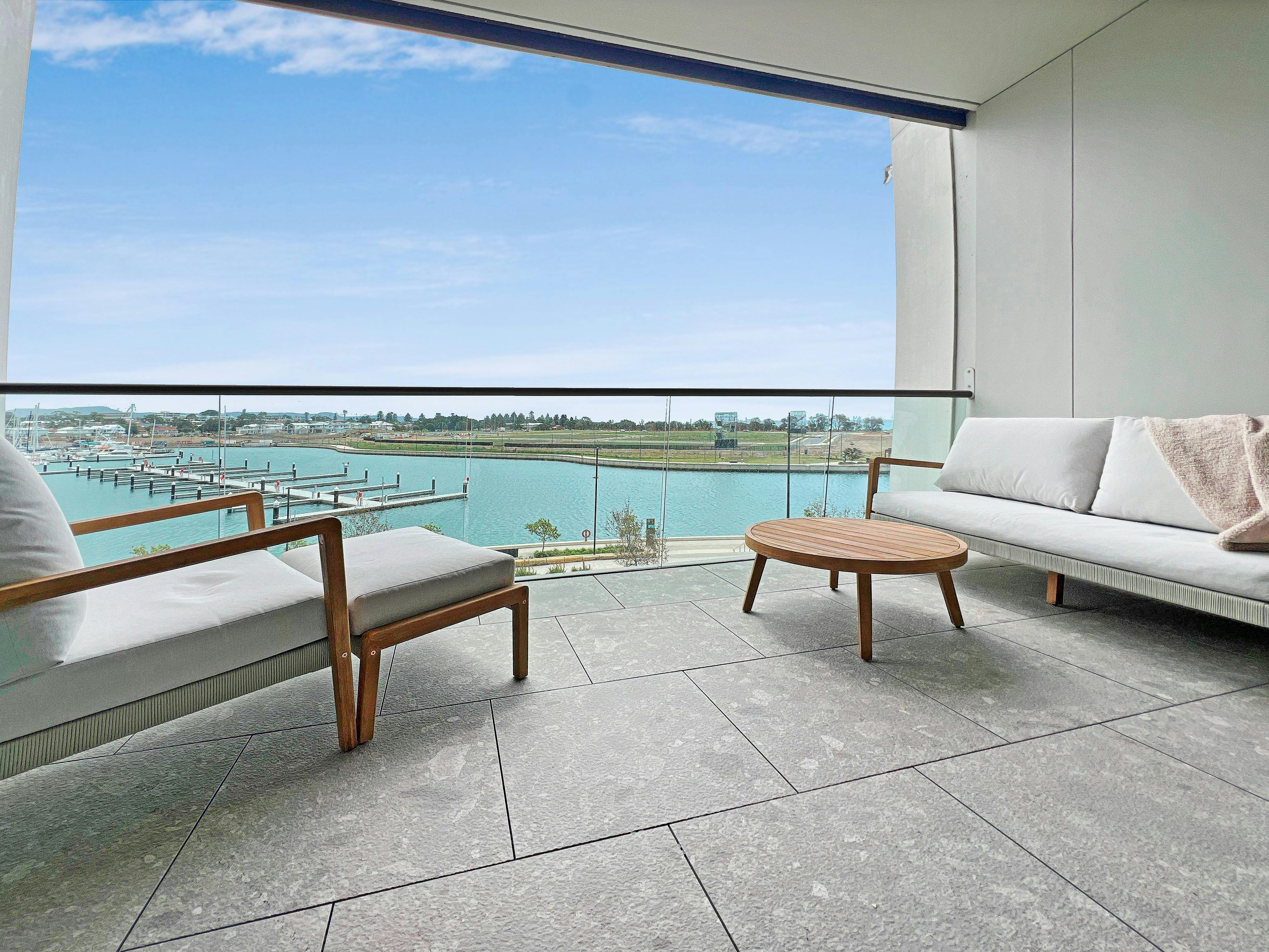 Nautilus View - Luxury Marina Getaway